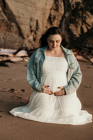 Giovanna-Bryson-Maternity-Photos-Otter-Crest-Oregon-Coast-2025 (54 of 55)