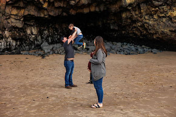Blake-Maternity-Family-Oceanside-Beach-Oregon-2022-1111