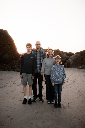 Family-Photos-2024-Lincoln-City-Oregon--27