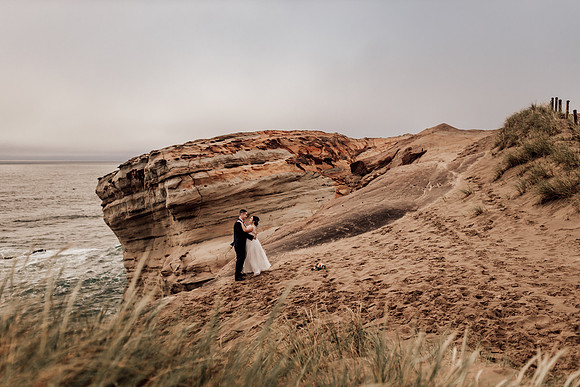 Carissa-Dustin-cape-kiwanda-oregon-elopement-photo-48
