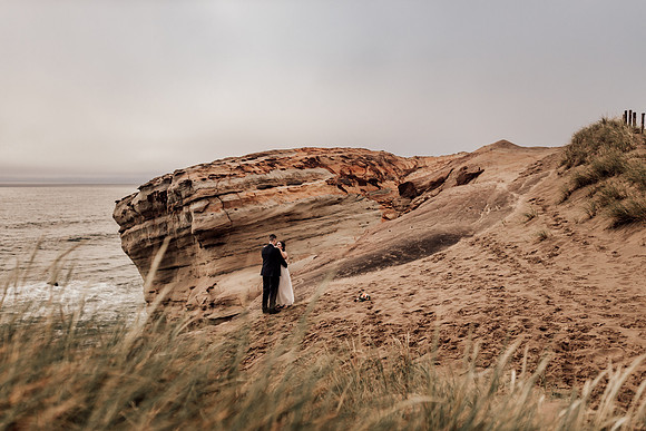 Carissa-Dustin-cape-kiwanda-oregon-elopement-photo-47