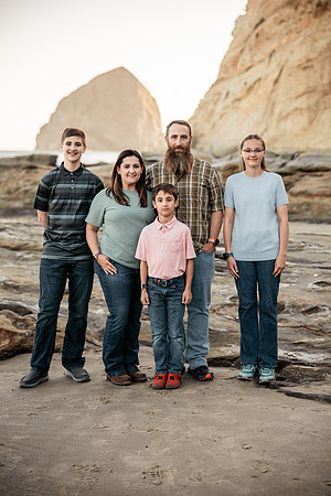 Cape-Kiwanda-Oregon-Family-Photos-2025 (3 of 65)