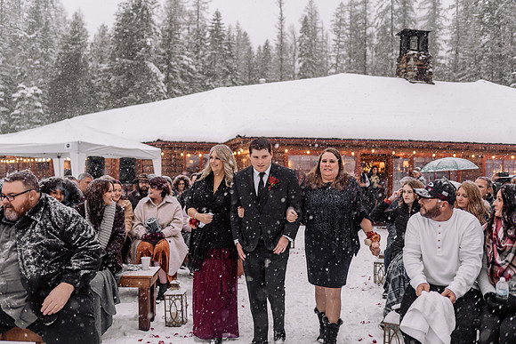 Tyler-Brittani-Lake-Priest-Idaho-Winter-Snow-Wedding-2021-04081