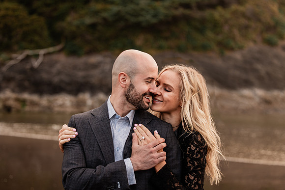 Adnan-Jenn-proposal-Rock-neskowin-oregon Engagement-31