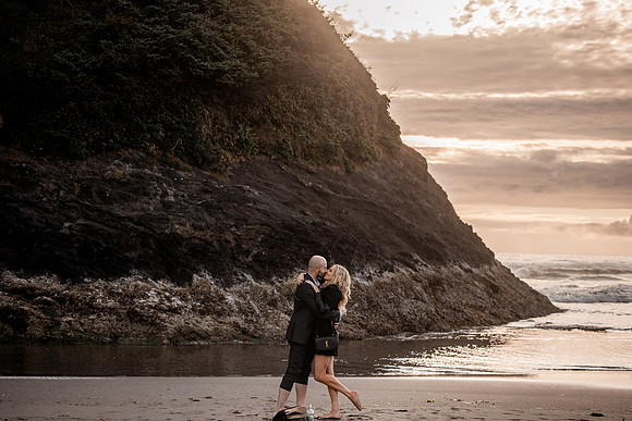 Adnan-Jenn-proposal-Rock-neskowin-oregon Engagement-7