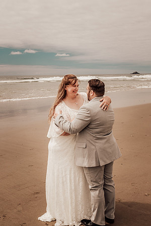 Jordan-Lainey-Roads-End-lincoln-City-oregon-airbnb-Elopement-photos-47