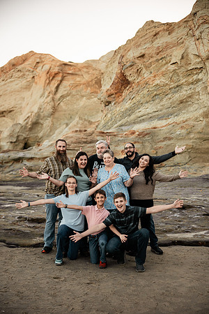 Cape-Kiwanda-Oregon-Family-Photos-2025 (25 of 65)