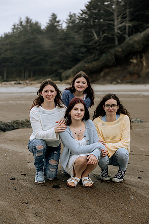 Shannon-Family-Photos--2026Forgarty-Creek-Depoe-Bay-oregon (25 of 84)