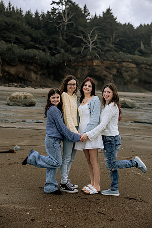 Shannon-Family-Photos--2026Forgarty-Creek-Depoe-Bay-oregon (27 of 84)
