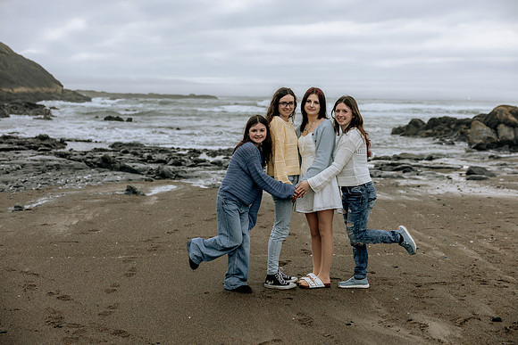 Shannon-Family-Photos--2026Forgarty-Creek-Depoe-Bay-oregon (29 of 84)