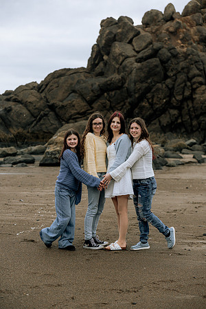 Shannon-Family-Photos--2026Forgarty-Creek-Depoe-Bay-oregon (30 of 84)