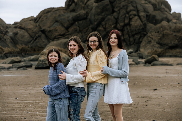 Shannon-Family-Photos--2026Forgarty-Creek-Depoe-Bay-oregon (33 of 84)