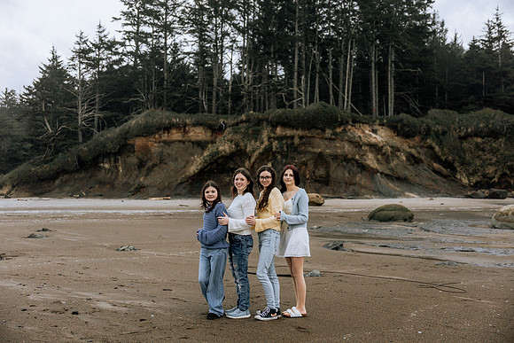 Shannon-Family-Photos--2026Forgarty-Creek-Depoe-Bay-oregon (35 of 84)
