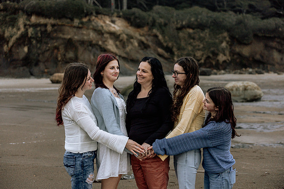 Shannon-Family-Photos--2026Forgarty-Creek-Depoe-Bay-oregon (38 of 84)