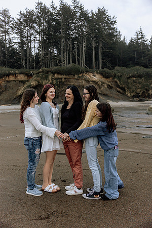 Shannon-Family-Photos--2026Forgarty-Creek-Depoe-Bay-oregon (39 of 84)