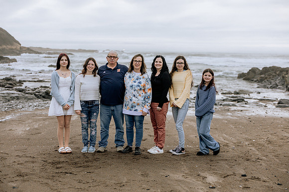 Shannon-Family-Photos--2026Forgarty-Creek-Depoe-Bay-oregon (41 of 84)