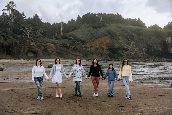 Shannon-Family-Photos--2026Forgarty-Creek-Depoe-Bay-oregon (50 of 84)