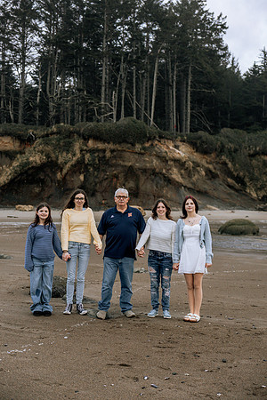 Shannon-Family-Photos--2026Forgarty-Creek-Depoe-Bay-oregon (56 of 84)