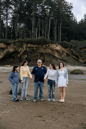 Shannon-Family-Photos--2026Forgarty-Creek-Depoe-Bay-oregon (57 of 84)