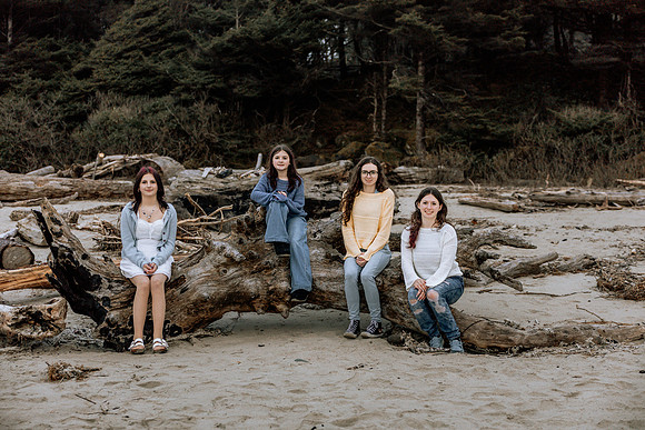 Shannon-Family-Photos--2026Forgarty-Creek-Depoe-Bay-oregon (58 of 84)