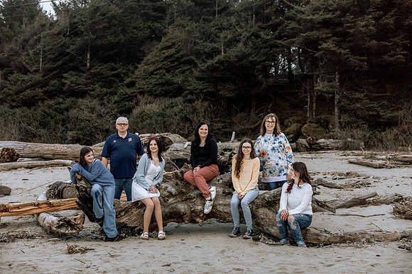 Shannon-Family-Photos--2026Forgarty-Creek-Depoe-Bay-oregon (64 of 84)