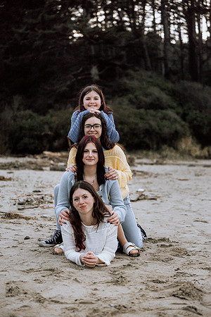 Shannon-Family-Photos--2026Forgarty-Creek-Depoe-Bay-oregon (67 of 84)