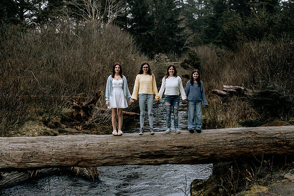 Shannon-Family-Photos--2026Forgarty-Creek-Depoe-Bay-oregon (79 of 84)