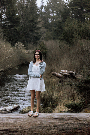 Shannon-Family-Photos--2026Forgarty-Creek-Depoe-Bay-oregon (76 of 84)