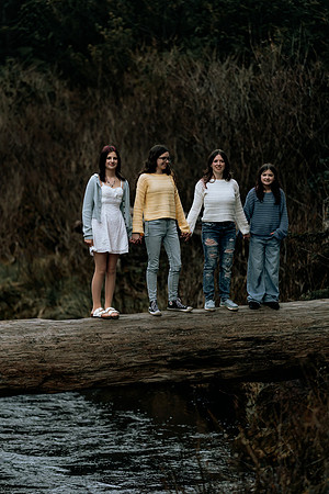 Shannon-Family-Photos--2026Forgarty-Creek-Depoe-Bay-oregon (83 of 84)