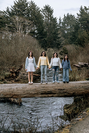 Shannon-Family-Photos--2026Forgarty-Creek-Depoe-Bay-oregon (81 of 84)