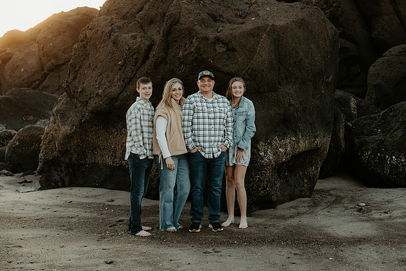 Tammy-Family-Photos-2026-Lincoln-City-Oregon (19 of 75)