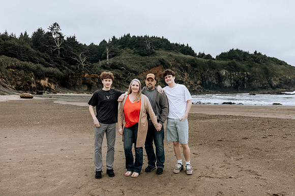 Joyce-Family-Photos-2026-Lincoln-City-Oregon (36 of 78)