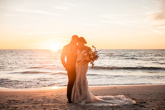 Bennett-Tamra-Sunset-Beach-House-Wedding-Saint-Peterburg-Florida-2021-8307