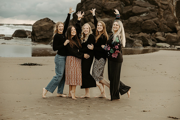 Katie-friendcation-Depoe-Bay-Oregon-Photos-2026 (3 of 41)