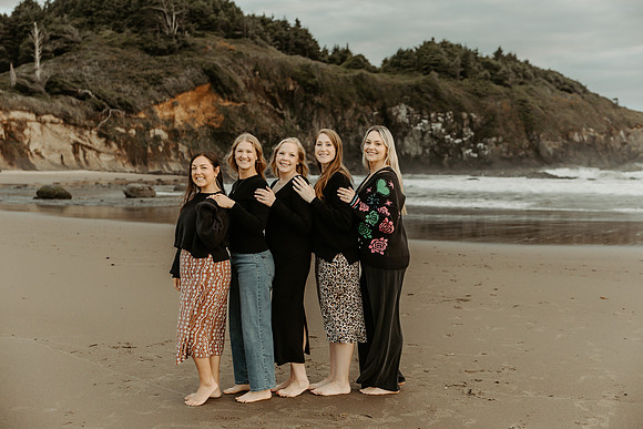 Katie-friendcation-Depoe-Bay-Oregon-Photos-2026 (8 of 41)