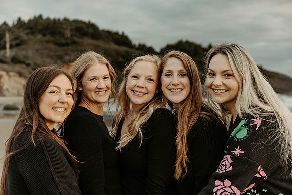 Katie-friendcation-Depoe-Bay-Oregon-Photos-2026 (9 of 41)