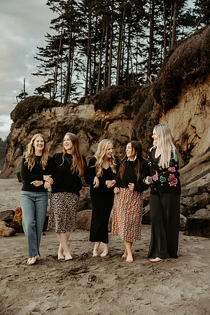 Katie-friendcation-Depoe-Bay-Oregon-Photos-2026 (14 of 41)