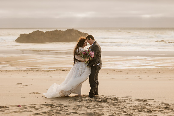 Colton-Kali-Chinook-Winds-Casino-Wedding-Photos-9744