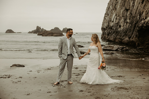 Kristi-Cory-Elopement-Seal-Rock-Waldport-oregon-Photos (18 of 23)