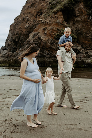 Zach-Family-Maternity-Session-Neskowin-Oregon-2026 (4 of 36)