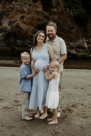 Zach-Family-Maternity-Session-Neskowin-Oregon-2026 (2 of 36)