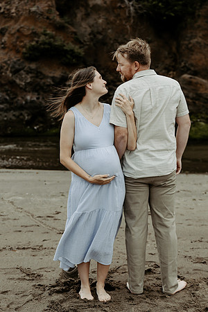Zach-Family-Maternity-Session-Neskowin-Oregon-2026 (18 of 36)