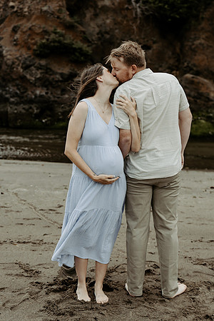 Zach-Family-Maternity-Session-Neskowin-Oregon-2026 (19 of 36)