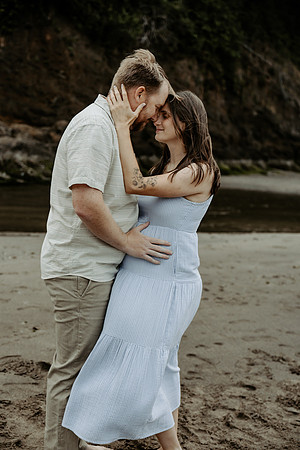 Zach-Family-Maternity-Session-Neskowin-Oregon-2026 (22 of 36)