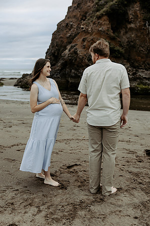 Zach-Family-Maternity-Session-Neskowin-Oregon-2026 (30 of 36)