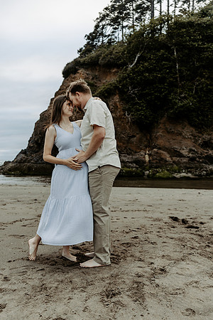 Zach-Family-Maternity-Session-Neskowin-Oregon-2026 (31 of 36)