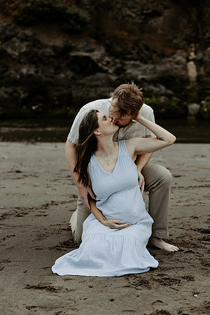 Zach-Family-Maternity-Session-Neskowin-Oregon-2026 (34 of 36)