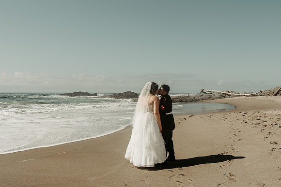 Adrian-Ellie-Inn-at-Spanish-Head-Wedding-Photos-Lincoln-City-Oregon (8 of 56)