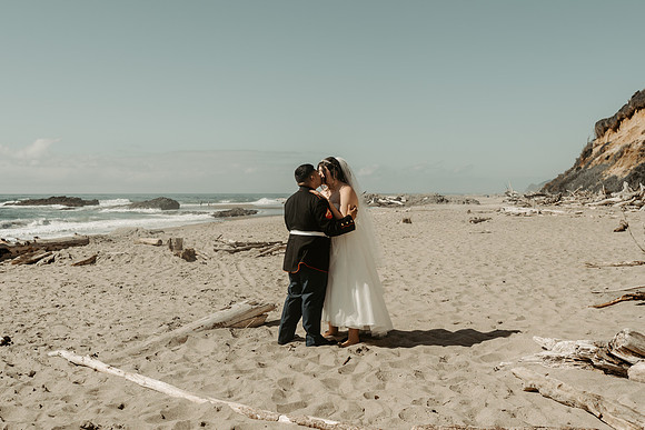 Adrian-Ellie-Inn-at-Spanish-Head-Wedding-Photos-Lincoln-City-Oregon (7 of 56)