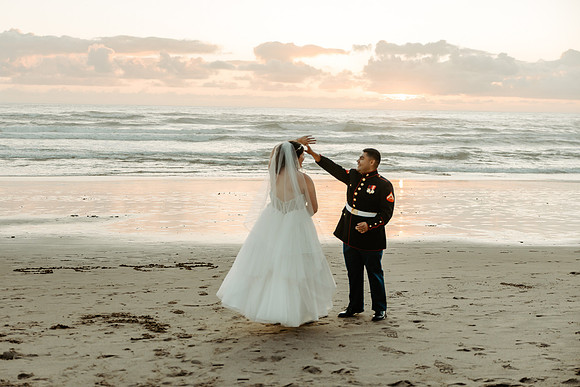 Adrian-Ellie-Inn-at-Spanish-Head-Wedding-Photos-Lincoln-City-Oregon (22 of 56)